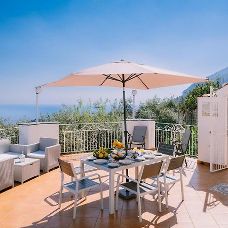Infinity Experience Casa Vacanza Incantevole Con Terrazzo Scala Bagian luar foto