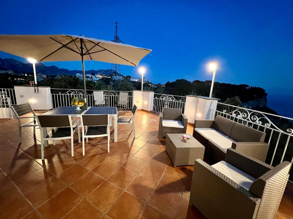 Infinity Experience Casa Vacanza Incantevole Con Terrazzo Scala Bagian luar foto
