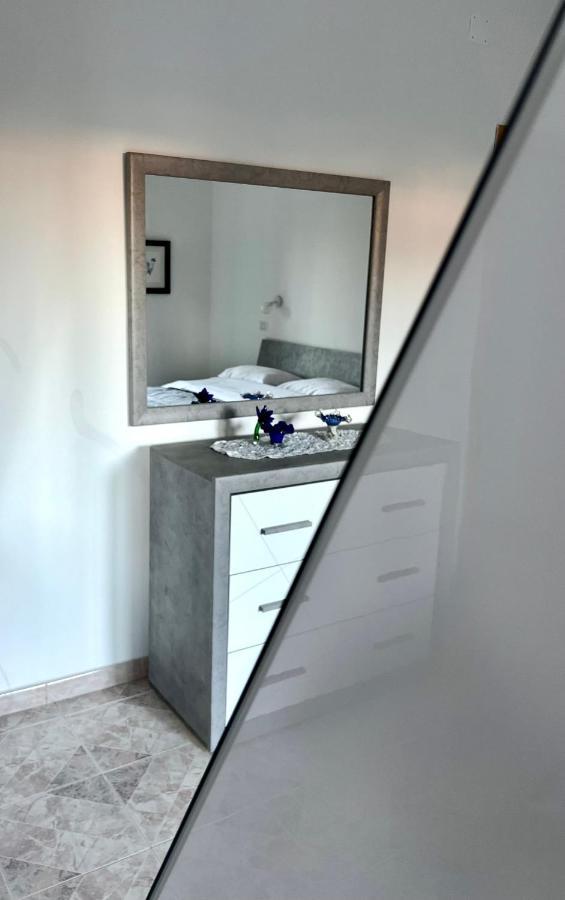 Infinity Experience Casa Vacanza Incantevole Con Terrazzo Scala Bagian luar foto