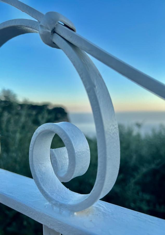Infinity Experience Casa Vacanza Incantevole Con Terrazzo Scala Bagian luar foto