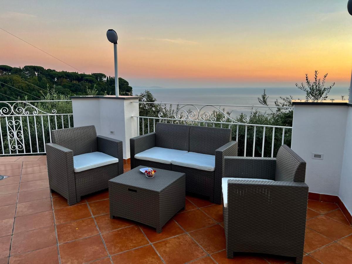 Infinity Experience Casa Vacanza Incantevole Con Terrazzo Scala Bagian luar foto