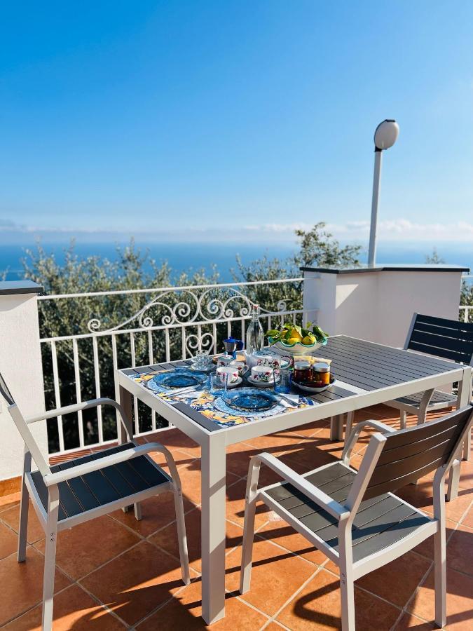 Infinity Experience Casa Vacanza Incantevole Con Terrazzo Scala Bagian luar foto